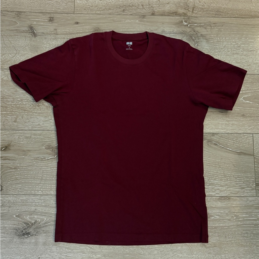 Men's Maroon Uniqlo T-Shirt